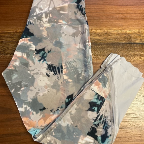 Lululemon Wunder Under Crop High-Rise *Roll Down Scallop Full-On Luxtreme 23" - Picture 7 of 9